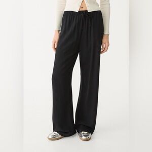 Stradivarius Loose- fitting linen blend trousers
